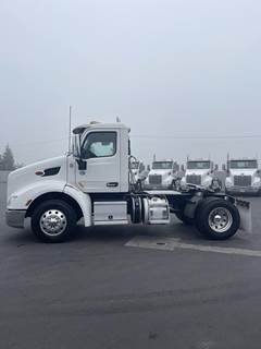 Peterbilt 579 Single Axle Day Cab Truck - Paccar 430HP, 12 Speed Amt