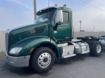 Peterbilt 579 Single Axle Day Cab Truck - Paccar 430HP, 12 Speed Automatic