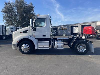Peterbilt 579 Single Axle Day Cab Truck - Paccar 455HP, 10 Speed Manual