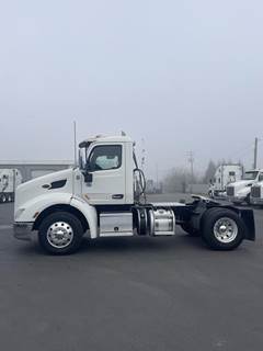 Peterbilt 579 Single Axle Day Cab Truck - Paccar 430HP, 12 Speed Automatic