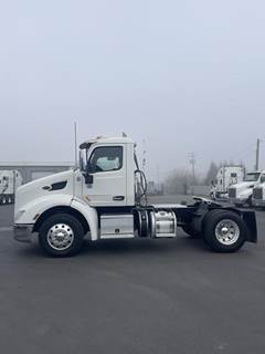 Peterbilt 579 Single Axle Day Cab Truck - Paccar 430HP, 12 Speed Automatic