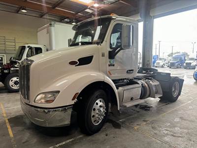 Peterbilt 579 Single Axle Day Cab Truck - Paccar 430HP, 12 Speed Automatic