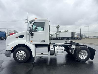 Peterbilt 579 Single Axle Day Cab Truck - Paccar 455HP, 10 Speed Manual