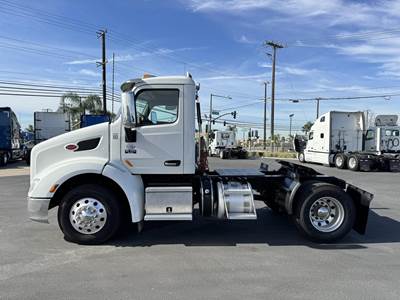 Peterbilt 579 Single Axle Day Cab Truck - Paccar 430HP, 12 Speed Automatic