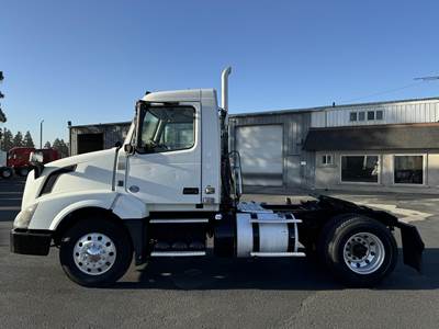 Volvo VNL42T300 Single Axle Day Cab Truck - D13 405HP, 10 Speed Manual