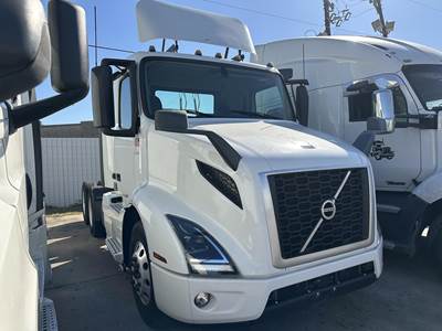 Volvo VNR64T300 Day Cab Truck - D13 425HP, 12 Speed Dt12 Automatic