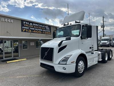 Volvo VNR64T300 Day Cab Truck - D13 425HP, 12 Speed Dt12 Automatic