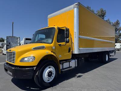 Freightliner M2 106 26 ft Box Truck - 220HP, Automatic, Liftgate