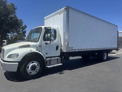 Freightliner M2 106 26 ft Box Truck - 240HP, Automatic, Liftgate