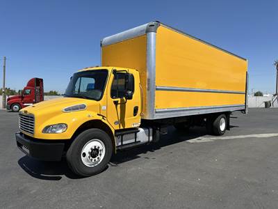 Freightliner M2 106 26 ft Box Truck - 220HP, 6 Speed Automatic, Roll up Door, Liftgate