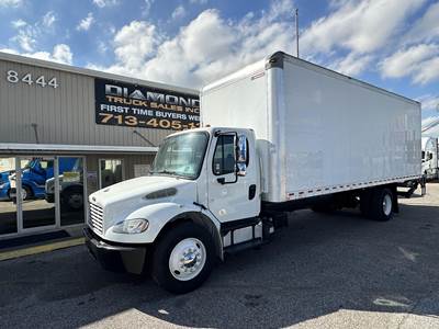Freightliner M2 106 26 ft Box Truck - 240HP, Automatic, Roll up Door, Liftgate