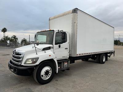 Hino 268 26 ft Box Truck - Automatic, Liftgate