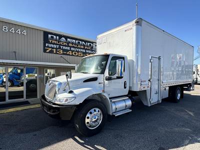 International MV 26 ft Box Truck - 300HP, Automatic, Liftgate