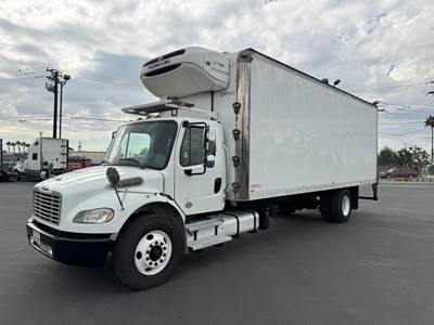 Freightliner M2 106 25 ft Refrigerated Truck - 240HP, Automatic, Thermo King