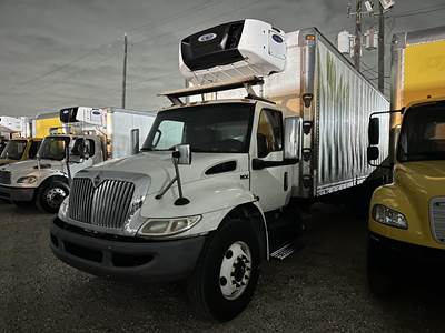 International MV 26 ft Refrigerated Truck - 220HP, 6 Speed Automatic, Carrier