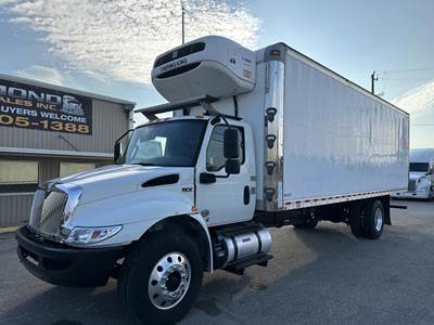 International MV 26 ft Refrigerated Truck - 260HP, 6 Speed Automatic, Thermo King, Liftgate