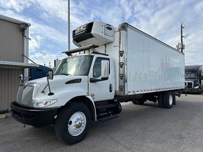 International MV 26 ft Refrigerated Truck - 250HP, 6 Speed Automatic, Carrier, Liftgate