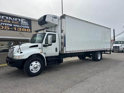 International MV 26 ft Refrigerated Truck - 220HP, 6 Speed Automatic, Carrier