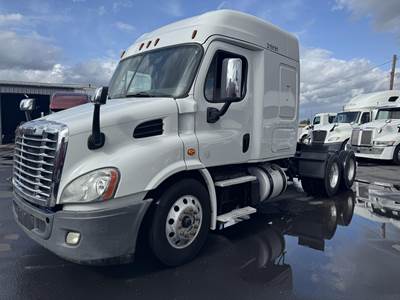 Freightliner Cascadia 113 Sleeper Semi Truck - 60" Mid Roof Sleeper, Detroit 450HP, 12 Speed Dt12 Automatic