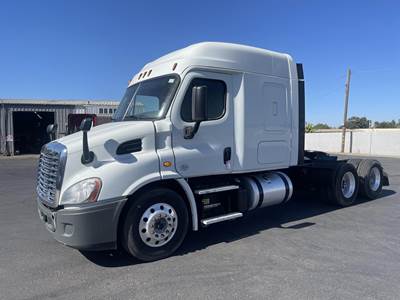 Freightliner Cascadia 113 Sleeper Semi Truck - 60" Mid Roof Sleeper, Detroit 450HP, 10 Speed Smart Advantage Amt