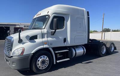 Freightliner Cascadia 113 Sleeper Semi Truck - 60" Mid Roof Sleeper, Detroit 450HP, 10 Speed Smart Advantage Amt