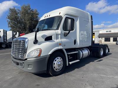 Freightliner Cascadia 113 Sleeper Semi Truck - 60" Mid Roof Sleeper, Detroit 450HP, 10 Speed Smart Advantage Amt