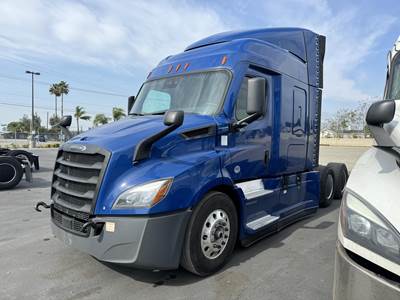 Freightliner Cascadia 116 Sleeper Semi Truck - Mid Roof Sleeper, Detroit 450HP, Automatic