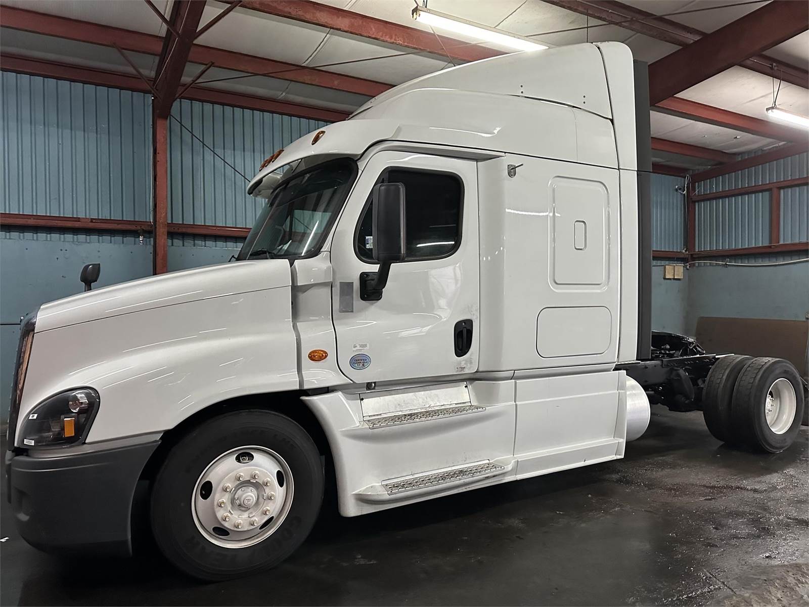 2020 Freightliner Cascadia 125 Single Axle Sleeper Semi Truck Mid Roof Sleeper, Cummins 450HP