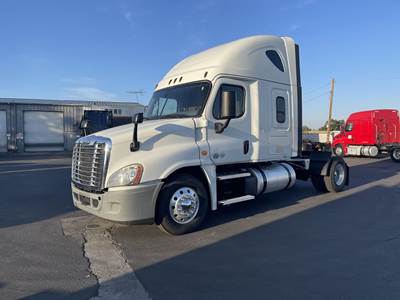 Freightliner Cascadia 125 Single Axle Sleeper Semi Truck - 60" Raised Roof Sleeper, Detroit 455HP, 12 Speed Dt12 Automatic