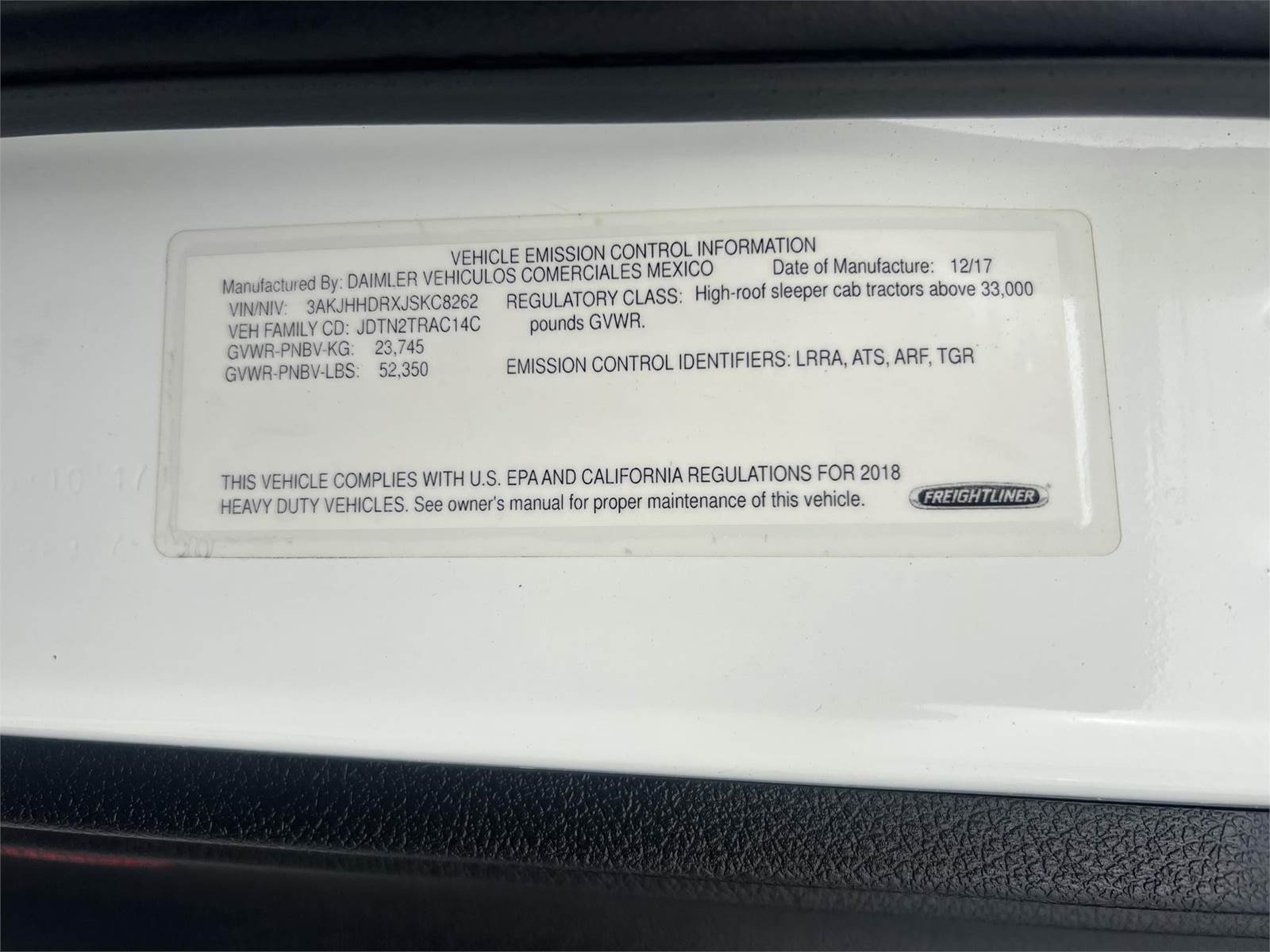 2018 Freightliner Cascadia 126 Sleeper Semi Truck 70" Raised Roof Sleeper, Detroit 455HP, 12