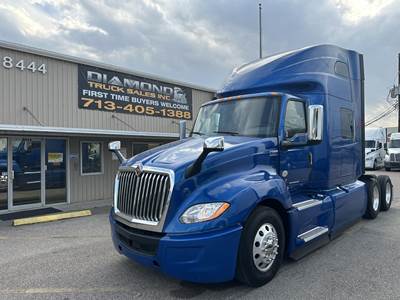 International LT Sleeper Semi Truck - Raised Roof Sleeper, Cummins 400HP, Automatic