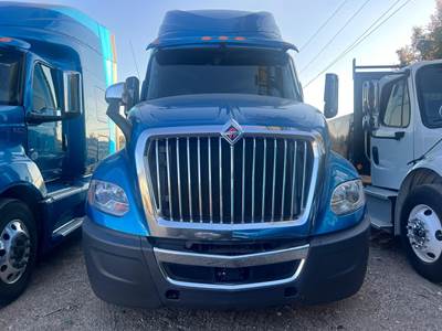 International LT Sleeper Semi Truck - Mid Roof Sleeper, Cummins 400HP, Automatic