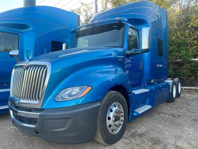 International LT Sleeper Semi Truck - Mid Roof Sleeper, Cummins 400HP, Automatic