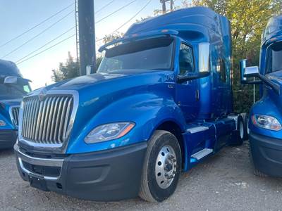International LT Sleeper Semi Truck - Mid Roof Sleeper, Cummins 400HP, Automatic