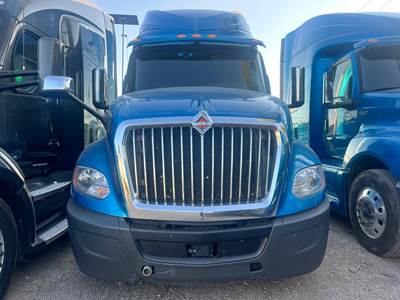 International LT Sleeper Semi Truck - Mid Roof Sleeper, Cummins 400HP, Automatic