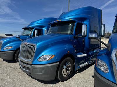 International LT Sleeper Semi Truck - Mid Roof Sleeper, Cummins 400HP, Automatic