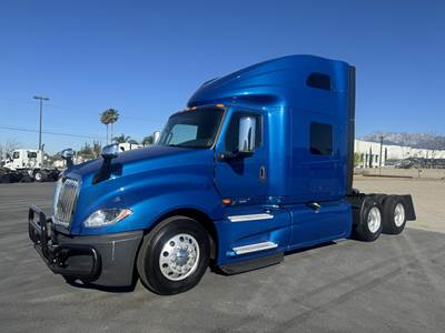 International LT Sleeper Semi Truck - Raised Roof Sleeper, Cummins 450HP, 11 Speed Endurant Automatic