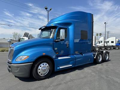 International LT Sleeper Semi Truck - Mid Roof Sleeper, Cummins 400HP, Automatic