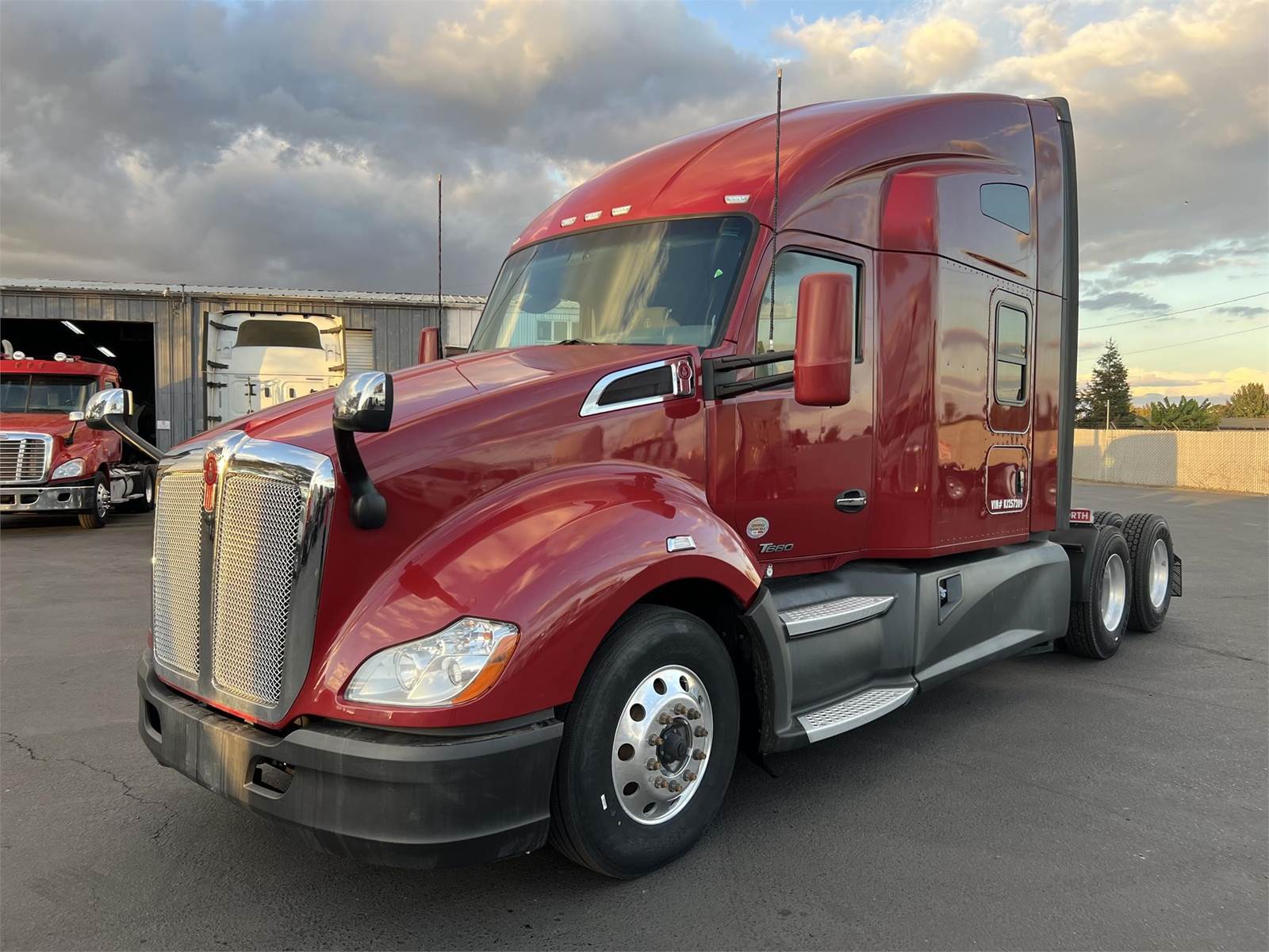 2019 Kenworth T680 Sleeper Semi Truck 72" Raised Roof Sleeper, Paccar 405HP, 10 Speed