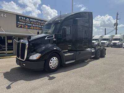 Kenworth T680 Sleeper Semi Truck - Raised Roof Sleeper, Paccar 405HP, 12 Speed Automatic