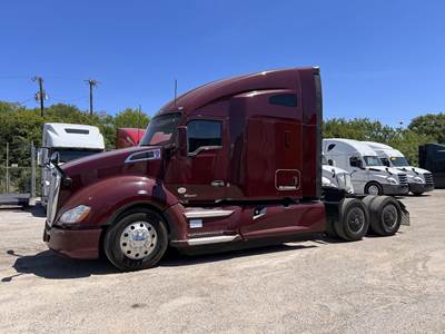 Kenworth T680 Sleeper Semi Truck - Raised Roof Sleeper, Paccar 405HP, 12 Speed Automatic