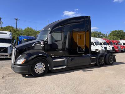 Kenworth T680 Sleeper Semi Truck - Raised Roof Sleeper, Paccar 465HP, Automatic