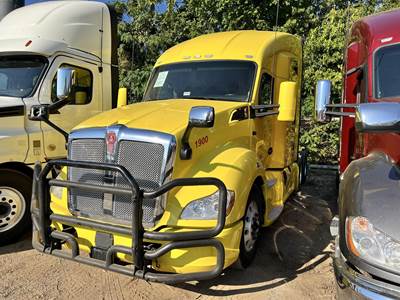 Kenworth T680 Sleeper Semi Truck - Raised Roof Sleeper, Paccar 405HP, Automatic