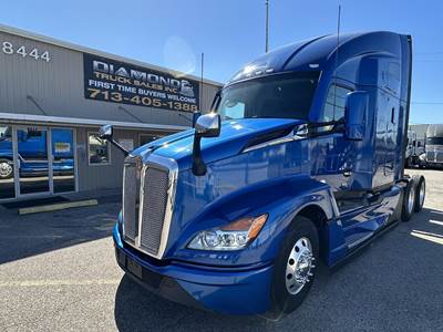 Kenworth T680 Sleeper Semi Truck - Raised Roof Sleeper, Cummins 400HP, Automatic
