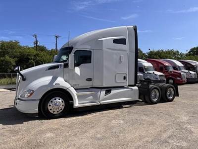 Kenworth T680 Sleeper Semi Truck - Raised Roof Sleeper, Paccar 405HP, Automatic