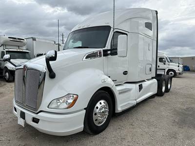 Kenworth T680 Sleeper Semi Truck - Raised Roof Sleeper, Paccar 455HP, Automatic