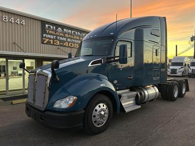 Kenworth T680 Sleeper Semi Truck - Raised Roof Sleeper, Paccar 455HP, Automatic