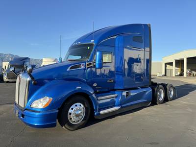 Kenworth T680 Sleeper Semi Truck - Raised Roof Sleeper, Cummins 400HP, Automatic