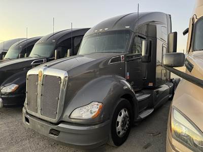 Kenworth T680 Sleeper Semi Truck - Raised Roof Sleeper, Paccar 455HP, Automatic