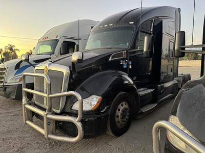 Kenworth T680 Sleeper Semi Truck - Raised Roof Sleeper, Paccar 455HP, Automatic